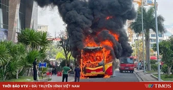 Khánh Hòa: Xe khách giường nằm bất ngờ bốc cháy