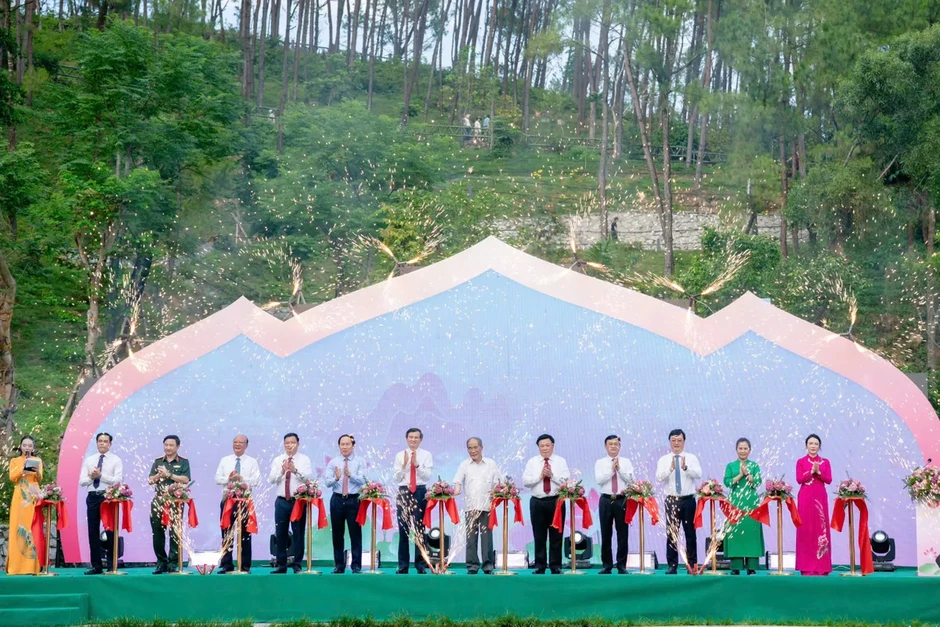 Khánh thành công trình Thác 9 tầng trên quê hương Bác Hồ Khánh thành công trình Thác 9 tầng trên quê hương Bác Hồ