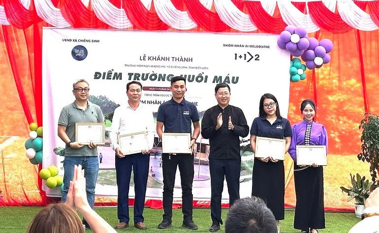 Khánh thành, đưa điểm trường Huổi Máu vào sử dụng Khánh thành, đưa điểm trường Huổi Máu vào sử dụng