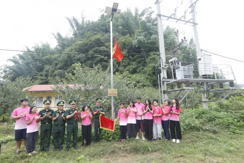 Khánh thành trường học và công trình thắp sáng vùng biên ở Sơn La Khánh thành trường học và công trình thắp sáng vùng biên ở Sơn La