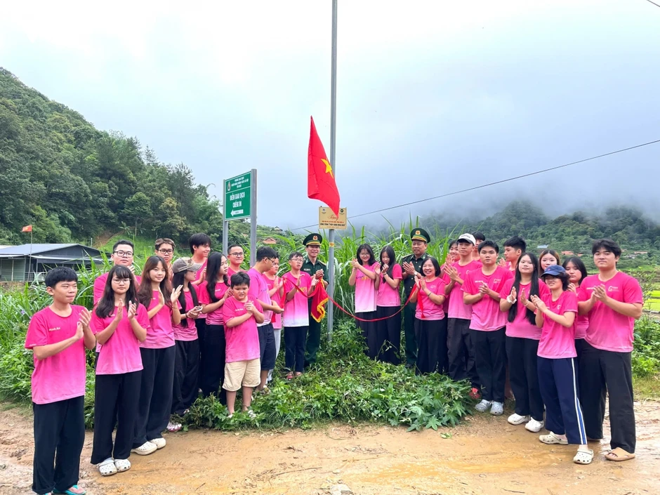 Khánh thành trường học và công trình thắp sáng vùng biên ở Sơn La Khánh thành trường học và công trình thắp sáng vùng biên ở Sơn La