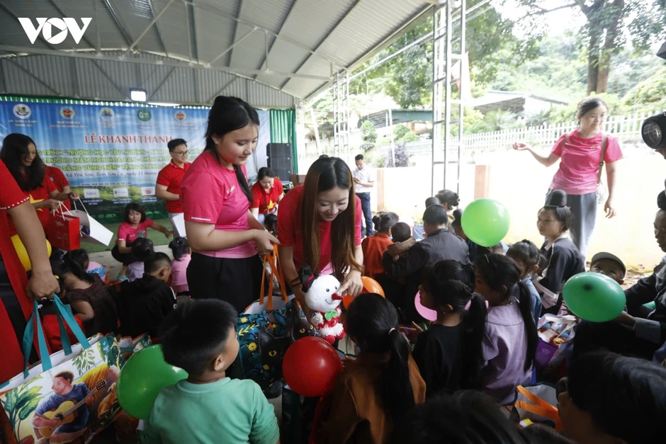 Khánh thành trường học và công trình thắp sáng vùng biên ở Sơn La Khánh thành trường học và công trình thắp sáng vùng biên ở Sơn La