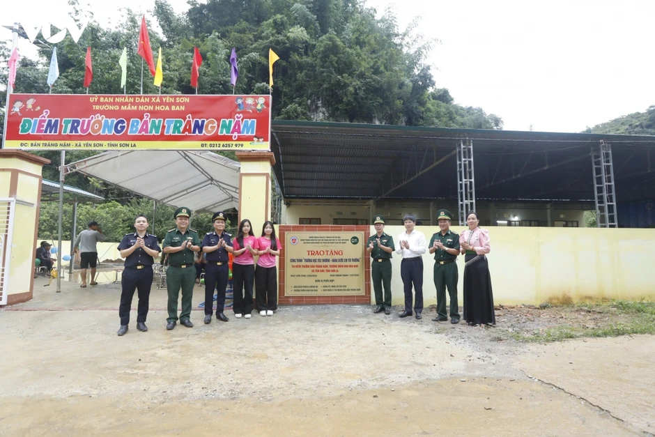 Khánh thành trường học và công trình thắp sáng vùng biên ở Sơn La Khánh thành trường học và công trình thắp sáng vùng biên ở Sơn La