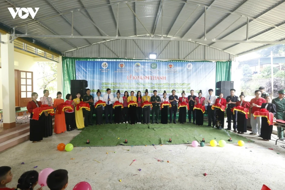 Khánh thành trường học và công trình thắp sáng vùng biên ở Sơn La Khánh thành trường học và công trình thắp sáng vùng biên ở Sơn La