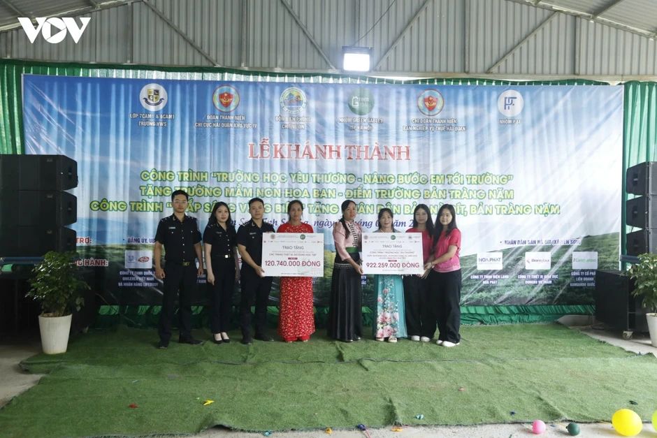Khánh thành trường học và công trình thắp sáng vùng biên ở Sơn La Khánh thành trường học và công trình thắp sáng vùng biên ở Sơn La