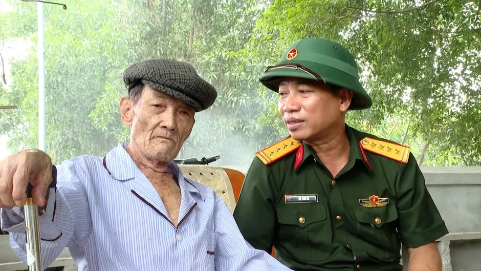 Khảo sát vị trí nghi chôn cất 140 liệt sĩ ở phía Bắc đèo Phước Tượng Khảo sát vị trí nghi chôn cất 140 liệt sĩ ở phía Bắc đèo Phước Tượng