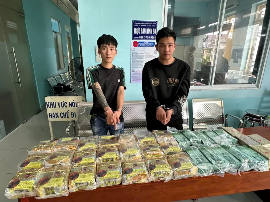 Khen thưởng lực lượng triệt phá đường dây ma túy xuyên quốc gia, bắt 403 người Khen thưởng lực lượng triệt phá đường dây ma túy xuyên quốc gia, bắt 403 người
