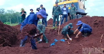 Khen thưởng tinh thần vượt khó trong công tác tìm kiếm hài cốt liệt sĩ của Đội K72