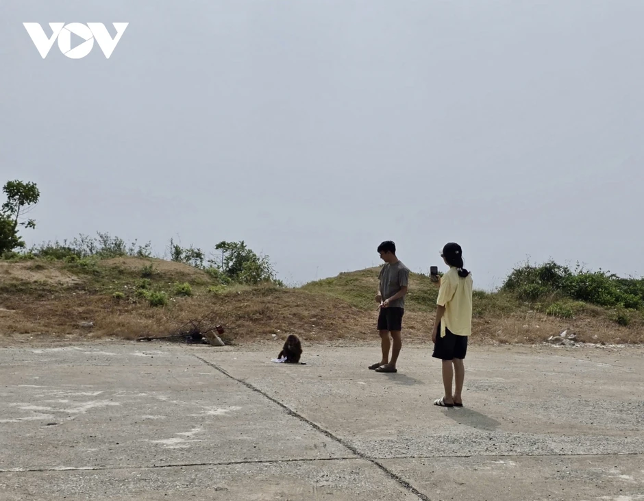Khỉ hoang dã tấn công nhiều du khách trên đường bờ biển ở Đắk Lắk Khỉ hoang dã tấn công nhiều du khách trên đường bờ biển ở Đắk Lắk