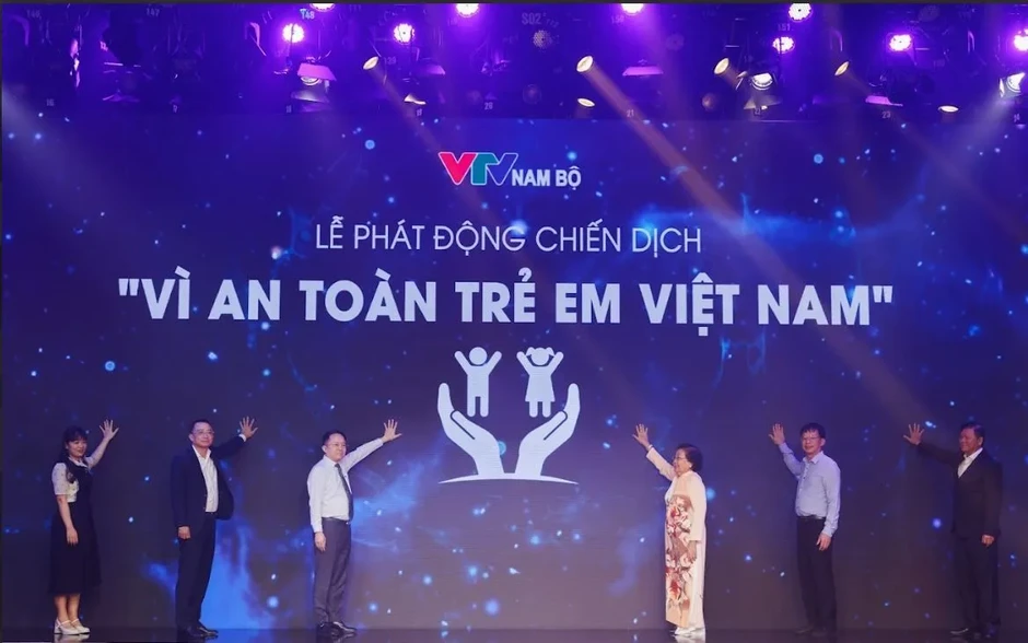 Khi người lớn im lặng: tuổi thơ sẽ mang đầy vết thương Khi người lớn im lặng: tuổi thơ sẽ mang đầy vết thương