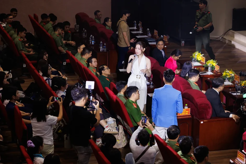 Khi người trẻ cùng chung tay lan tỏa thông điệp "Tổ quốc bình yên" Khi người trẻ cùng chung tay lan tỏa thông điệp "Tổ quốc bình yên"