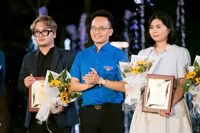 Khi người trẻ và cộng đồng cùng thắp lên những giá trị bền lâu Khi người trẻ và cộng đồng cùng thắp lên những giá trị bền lâu