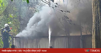 Kho phế liệu bốc cháy dữ dội ở Nghệ An, hàng trăm người hoảng loạn