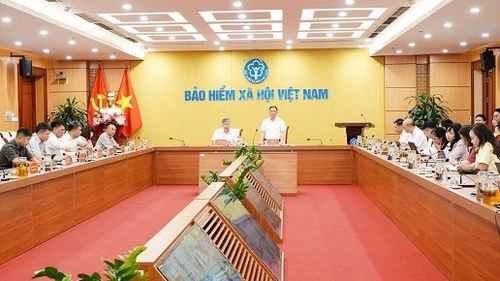 Khoảng 94,4 triệu lượt người khám, chữa bệnh bảo hiểm y tế trong 6 tháng đầu năm Khoảng 94,4 triệu lượt người khám, chữa bệnh bảo hiểm y tế trong 6 tháng đầu năm