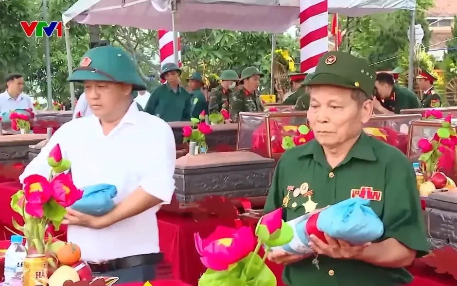 Khoảnh khắc đẹp tuần qua (1-7/6): Xúc động hành trình quy tập mộ liệt sĩ Khoảnh khắc đẹp tuần qua (1-7/6): Xúc động hành trình quy tập mộ liệt sĩ