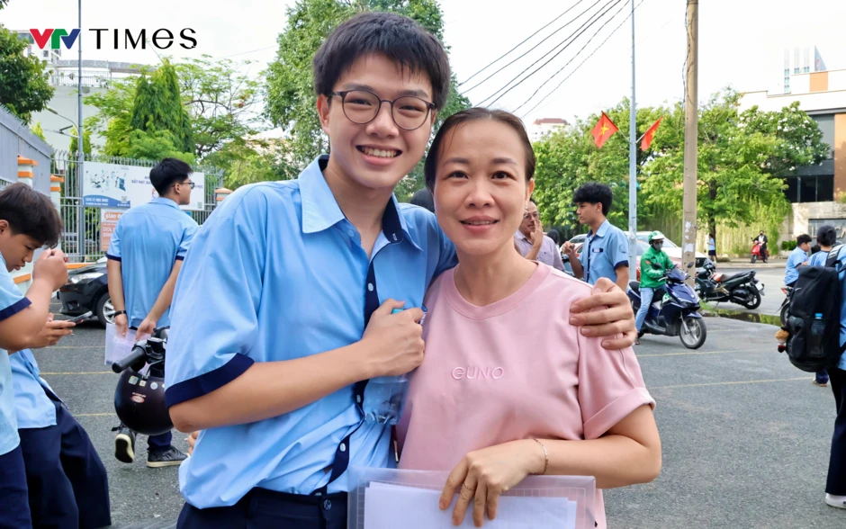 Khoảnh khắc đẹp tuần qua (1-7/6): Xúc động hành trình quy tập mộ liệt sĩ Khoảnh khắc đẹp tuần qua (1-7/6): Xúc động hành trình quy tập mộ liệt sĩ