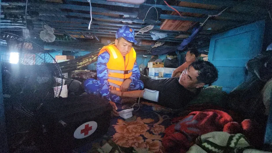 Khoảnh khắc đẹp tuần qua (4-10/5): Nhiều cuộc giải cứu xúc động Khoảnh khắc đẹp tuần qua (4-10/5): Nhiều cuộc giải cứu xúc động