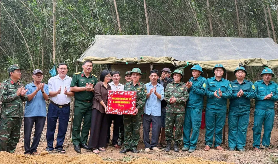 Khoanh vùng 2 vị trí nghi có mộ liệt sĩ ở đồi Xuân Sơn Khoanh vùng 2 vị trí nghi có mộ liệt sĩ ở đồi Xuân Sơn
