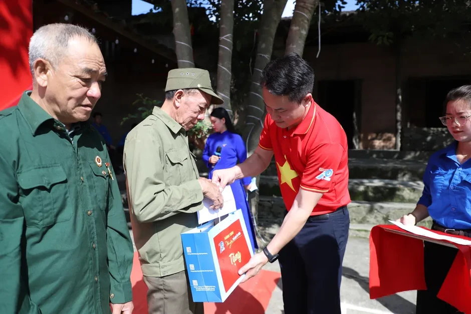 Khởi động chặng 3 hành trình “Tôi yêu Tổ quốc tôi” tại Lũng Cú Khởi động chặng 3 hành trình “Tôi yêu Tổ quốc tôi” tại Lũng Cú