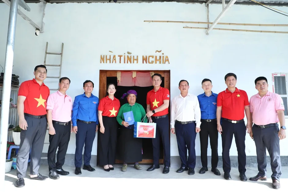 Khởi động chặng 3 hành trình “Tôi yêu Tổ quốc tôi” tại Lũng Cú Khởi động chặng 3 hành trình “Tôi yêu Tổ quốc tôi” tại Lũng Cú