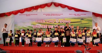 Khởi động lại Phiên chợ 0 đồng cho trẻ em vùng cao tại Lào Cai