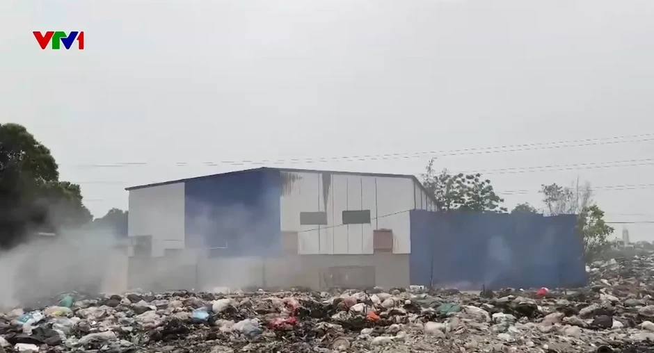Khói mù, mùi khét từ bãi rác bủa vây khu dân cư ở Ninh Bình