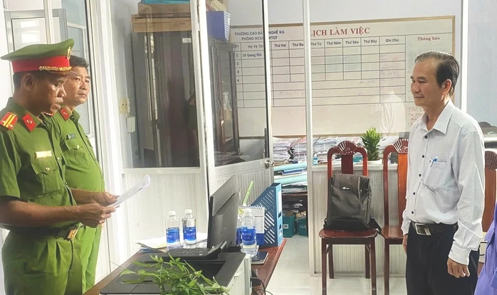 Khởi tố một cựu hiệu trưởng cùng 2 thuộc cấp Khởi tố một cựu hiệu trưởng cùng 2 thuộc cấp