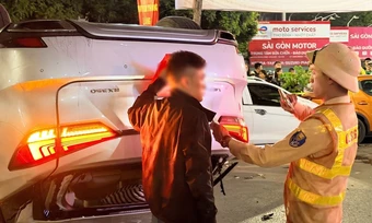 Khởi tố tài xế ô tô Lexus tông liên hoàn 6 xe trên phố Hà Nội
