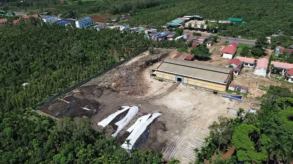 Khốn khổ vì bãi tập kết nguyên liệu sản xuất phân vi sinh Khốn khổ vì bãi tập kết nguyên liệu sản xuất phân vi sinh