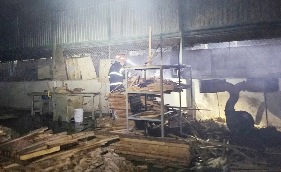 Khống chế kịp thời đám cháy ở Dĩ An, không gây thiệt hại về người Khống chế kịp thời đám cháy ở Dĩ An, không gây thiệt hại về người