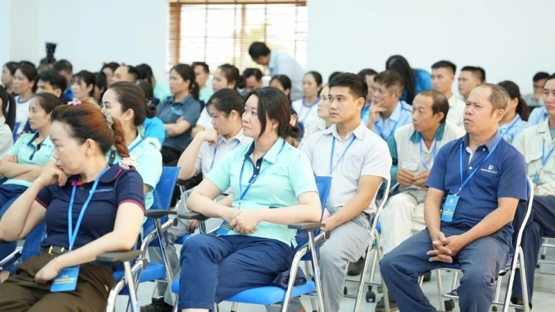 Không đánh đổi an sinh xã hội, quyền lợi chính đáng của người lao động lấy tăng trưởng đơn thuần Không đánh đổi an sinh xã hội, quyền lợi chính đáng của người lao động lấy tăng trưởng đơn thuần