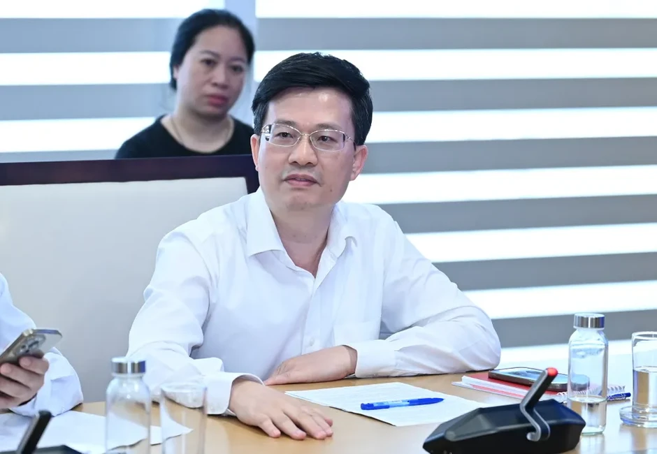 Không để mạng xã hội tiếp tục "sống trên lưng báo chí" Không để mạng xã hội tiếp tục "sống trên lưng báo chí"