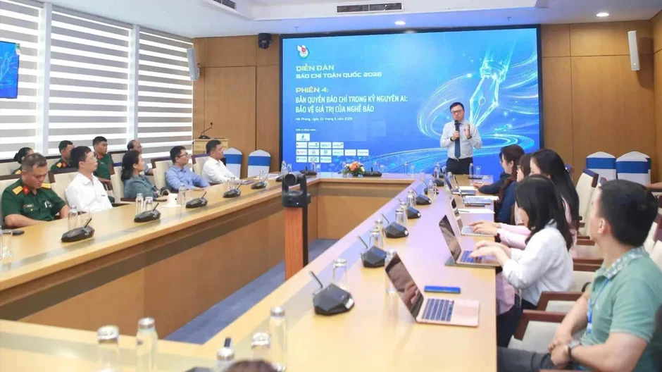 Không để mạng xã hội tiếp tục "sống trên lưng báo chí" Không để mạng xã hội tiếp tục "sống trên lưng báo chí"
