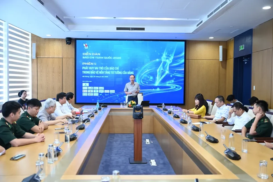 Không để mạng xã hội tiếp tục "sống trên lưng báo chí" Không để mạng xã hội tiếp tục "sống trên lưng báo chí"