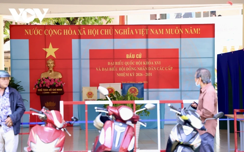 Không khí bầu cử hiện rõ khắp phố phường TP.HCM