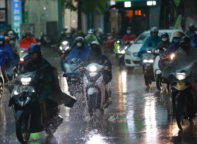 Không khí lạnh tràn về miền Bắc, miền Trung tiếp diễn nắng nóng gay gắt Không khí lạnh tràn về miền Bắc, miền Trung tiếp diễn nắng nóng gay gắt