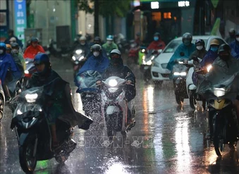 Không khí lạnh tràn về miền Bắc, miền Trung tiếp diễn nắng nóng gay gắt