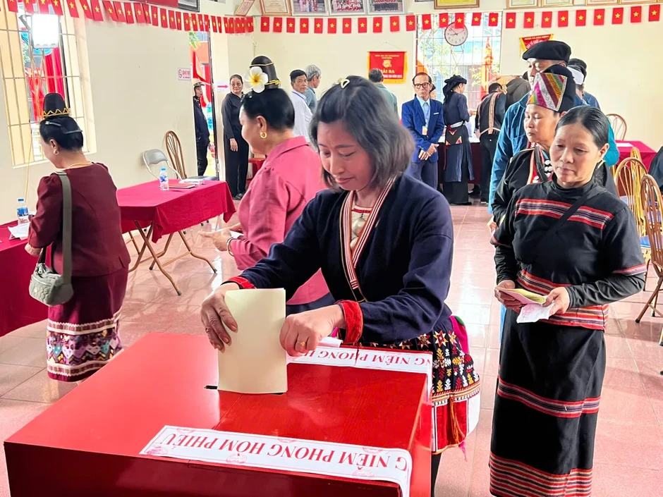 Không khí ngày hội bầu cử rộn ràng ở Làng Văn hóa các dân tộc Việt Nam Không khí ngày hội bầu cử rộn ràng ở Làng Văn hóa các dân tộc Việt Nam