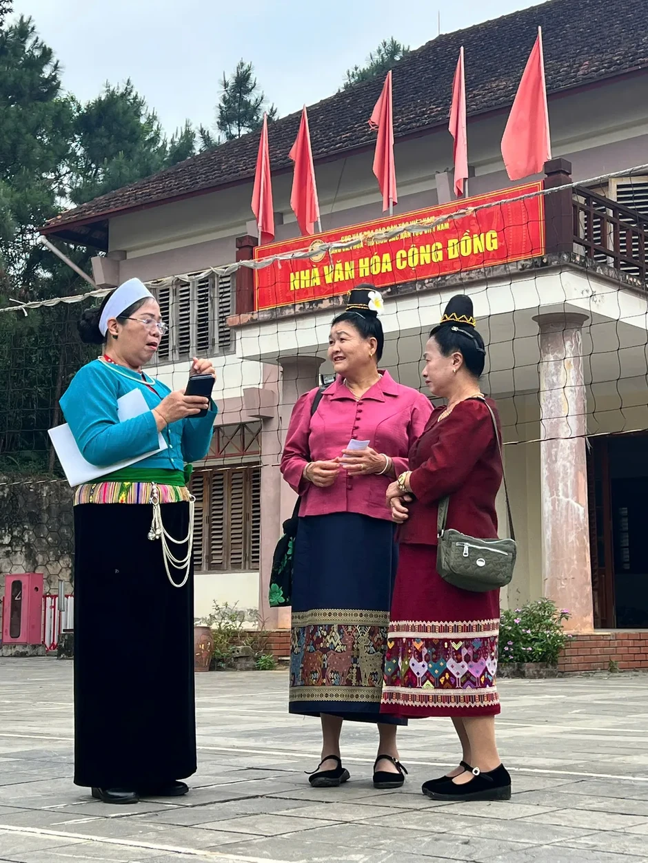 Không khí ngày hội bầu cử rộn ràng ở Làng Văn hóa các dân tộc Việt Nam Không khí ngày hội bầu cử rộn ràng ở Làng Văn hóa các dân tộc Việt Nam