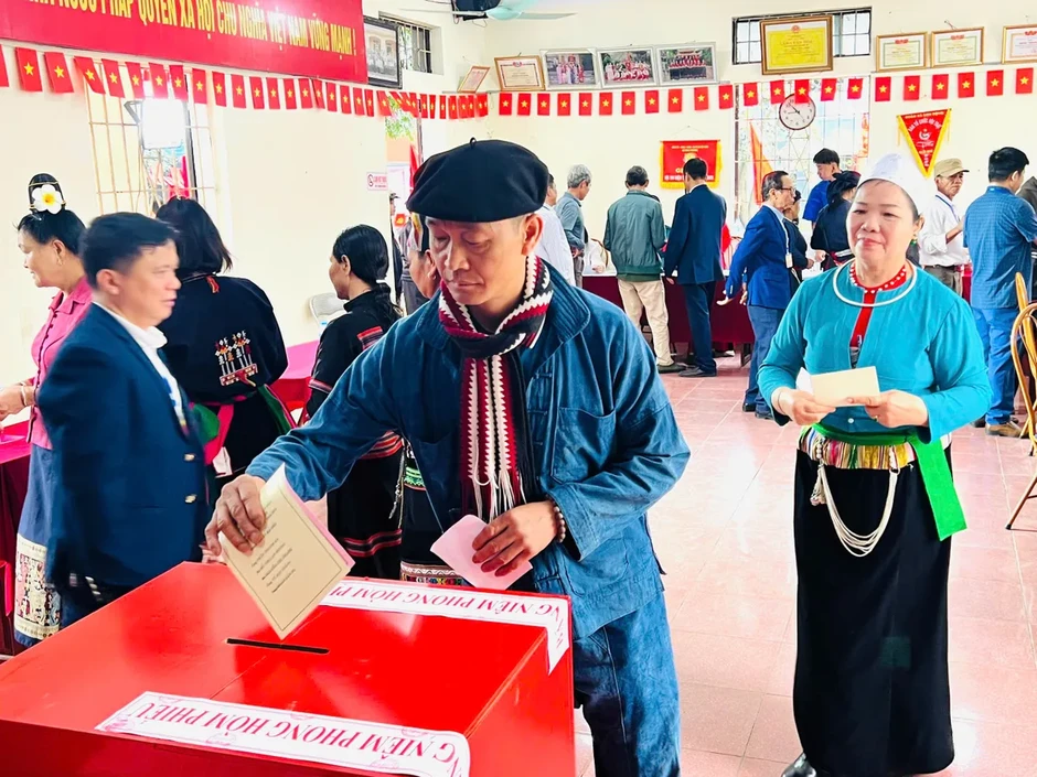Không khí ngày hội bầu cử rộn ràng ở Làng Văn hóa các dân tộc Việt Nam Không khí ngày hội bầu cử rộn ràng ở Làng Văn hóa các dân tộc Việt Nam