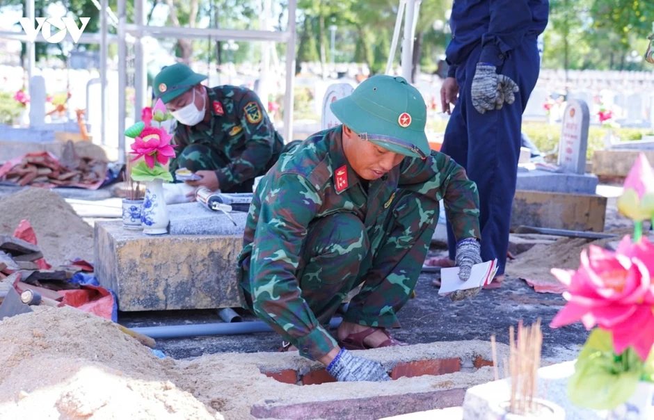 Không quản ngày đêm lấy mẫu ADN tìm lại danh tính hơn 22.000 liệt sĩ tại Quảng Trị