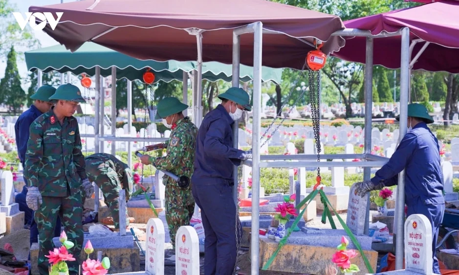 Không quản ngày đêm lấy mẫu ADN tìm lại danh tính hơn 22.000 liệt sĩ tại Quảng Trị