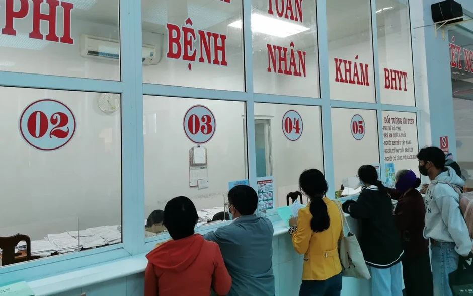 Không yêu cầu xuất trình giấy chuyển viện với người bệnh cấp cứu, hiểm nghèo