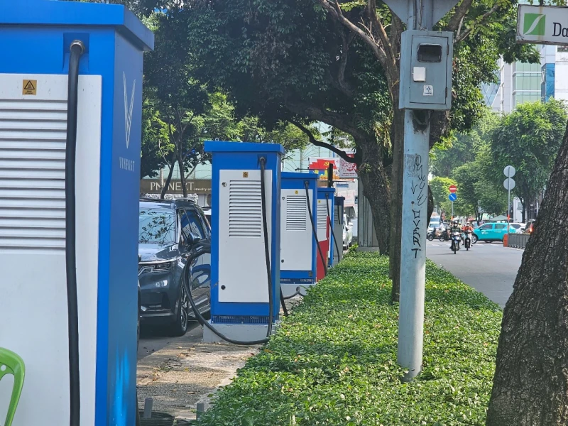 Khuyến khích phát triển trạm sạc cần đi kèm chế tài về giá dịch vụ Khuyến khích phát triển trạm sạc cần đi kèm chế tài về giá dịch vụ