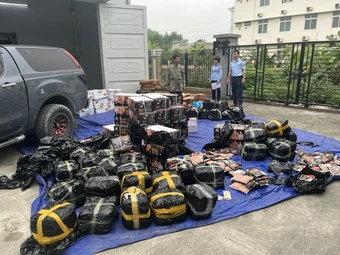 Kiểm tra 2 xe tải chở 2.340kg lạp xưởng, bánh bao, thanh cua, chả mực.... công an phát hiện chi tiết khiến nhiều người “ớn lạnh”