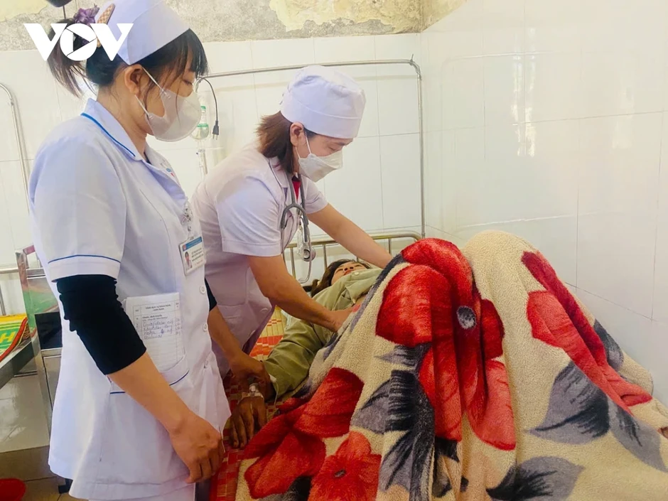 Kiểm tra điểm bán bánh mì trong vụ nghi ngộ độc thực phẩm ở Quảng Ngãi Kiểm tra điểm bán bánh mì trong vụ nghi ngộ độc thực phẩm ở Quảng Ngãi