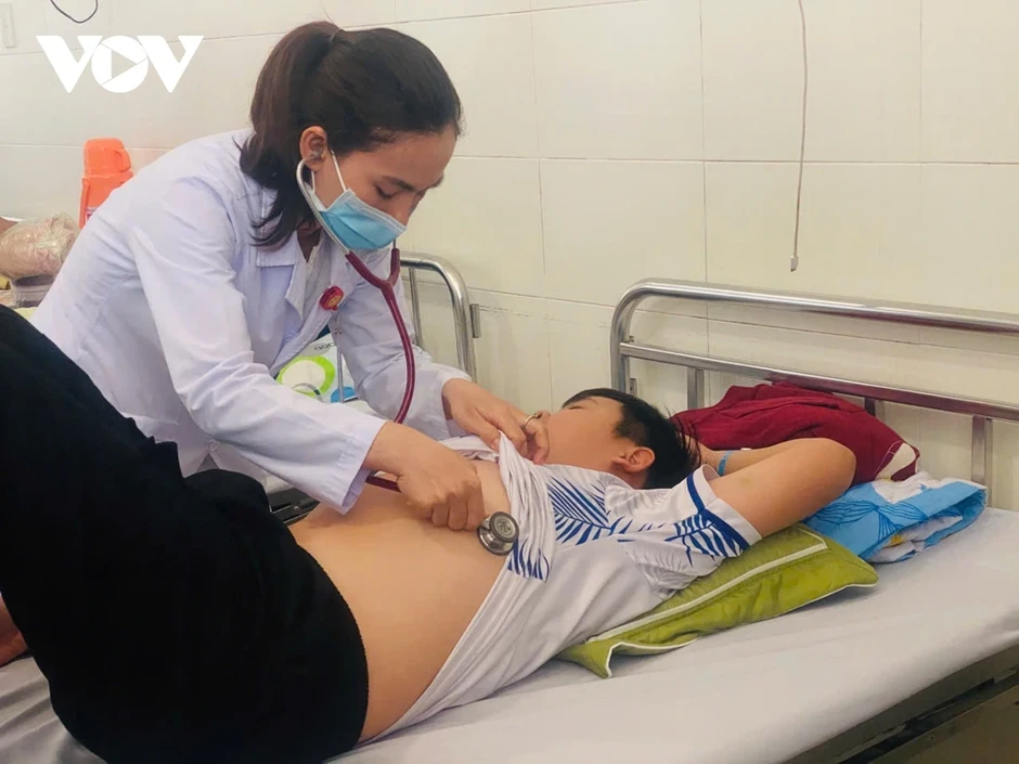 Kiểm tra điểm bán bánh mì trong vụ nghi ngộ độc thực phẩm ở Quảng Ngãi Kiểm tra điểm bán bánh mì trong vụ nghi ngộ độc thực phẩm ở Quảng Ngãi