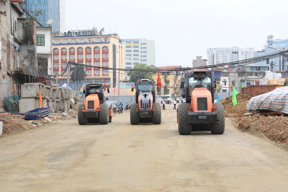 Kiểm tra thực địa, Bí thư Hà Nội chốt tiến độ hàng loạt dự án trọng điểm Kiểm tra thực địa, Bí thư Hà Nội chốt tiến độ hàng loạt dự án trọng điểm