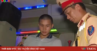 Kiểm tra xe khách ở Hà Nội trong đêm, phát hiện nhiều xe thiếu búa phá kính, dây đai an toàn