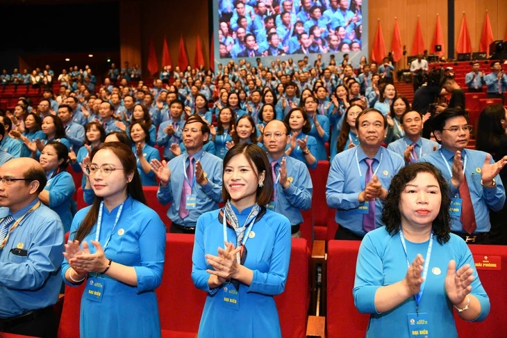 Kiến nghị giảm giờ làm xuống 40-44 giờ/tuần, tăng thêm 2 ngày nghỉ dịp Quốc khánh (từ 2 đến 5-9) Kiến nghị giảm giờ làm xuống 40-44 giờ/tuần, tăng thêm 2 ngày nghỉ dịp Quốc khánh (từ 2 đến 5-9)